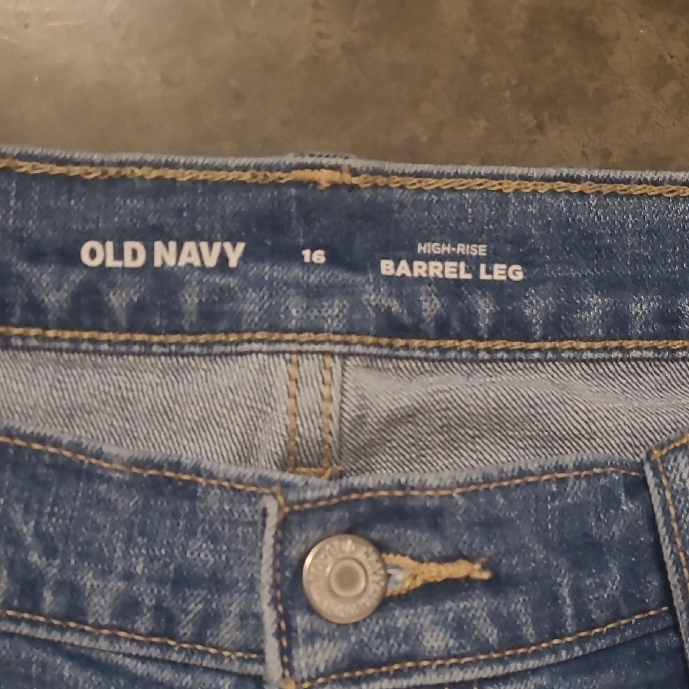 OLD NAVY BARREL LEG JEANS - Picture 4 of 8